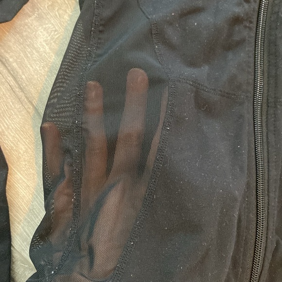 Lululemon Catch Me Air Jacket - Picture 2 of 4